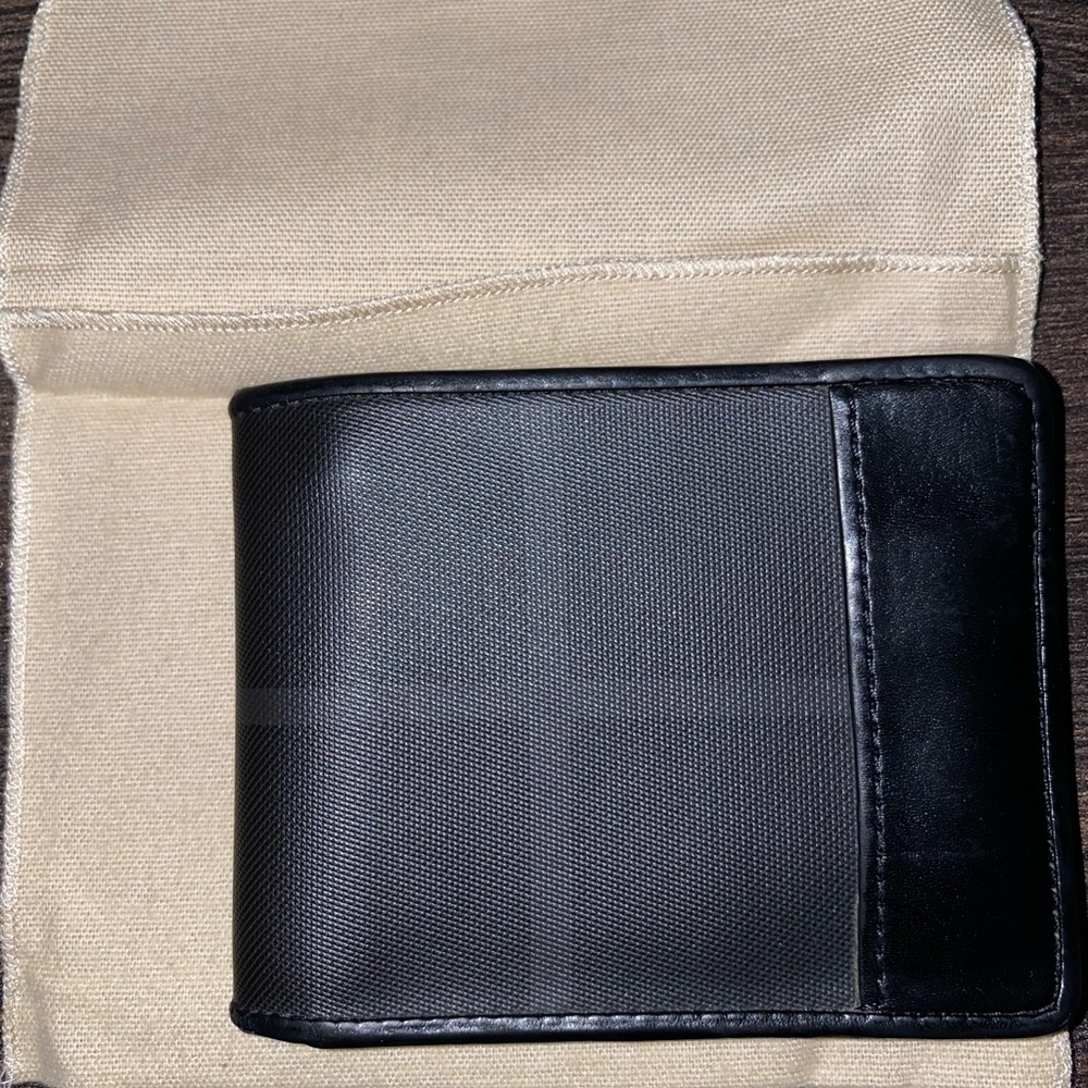 Men’s Burberry wallet bifold